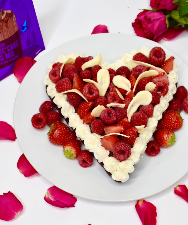 rose heart shaped cake